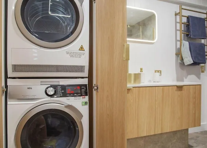 1 Bedroom Gem With Aircon Stroll To Beach